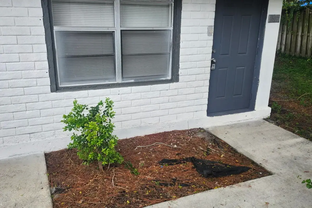 1669 W 27th St #B, Riviera Beach: photo 1 of 6