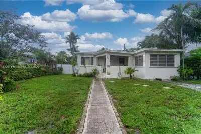 6250 NW 41st St, Virginia Gardens: photo 1 of 29