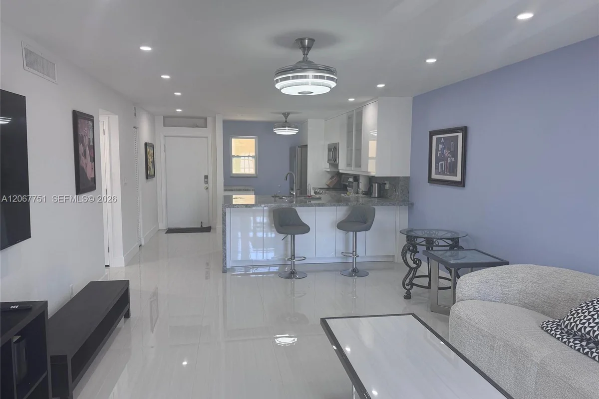 410 SE 2nd St #223, Hallandale Beach: photo 1 of 22