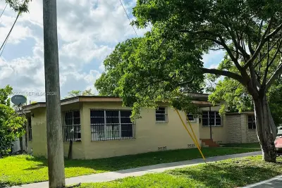 1300 SW 58th Ave, West Miami: photo 1 of 4