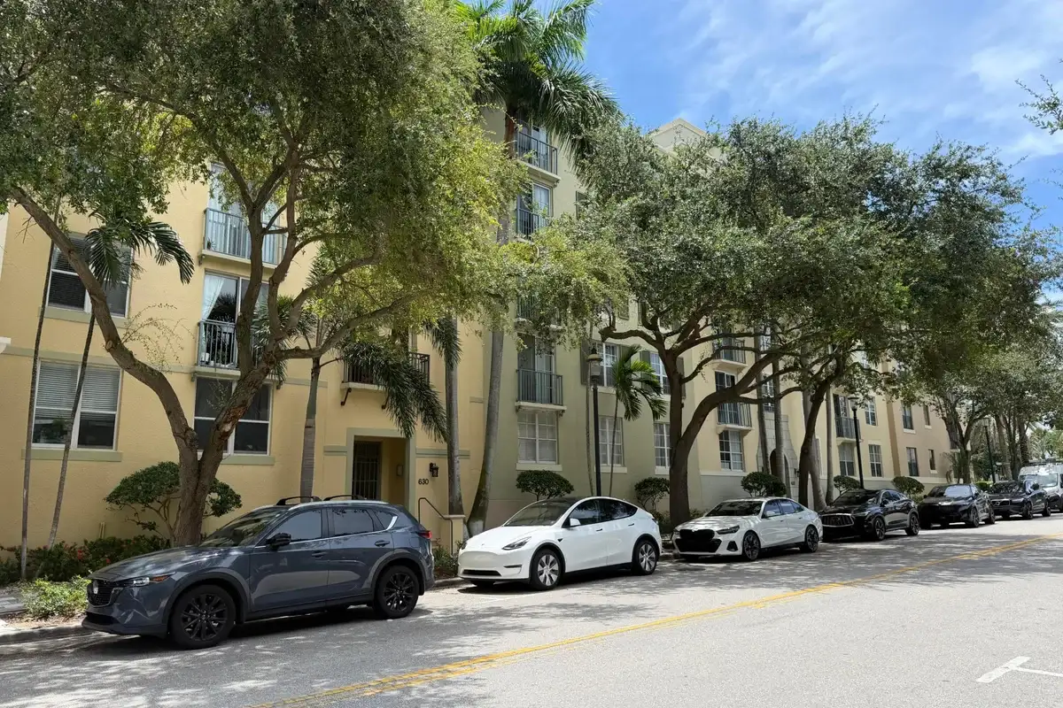 630 S Sapodilla Ave #323, West Palm Beach: photo 1 of 25