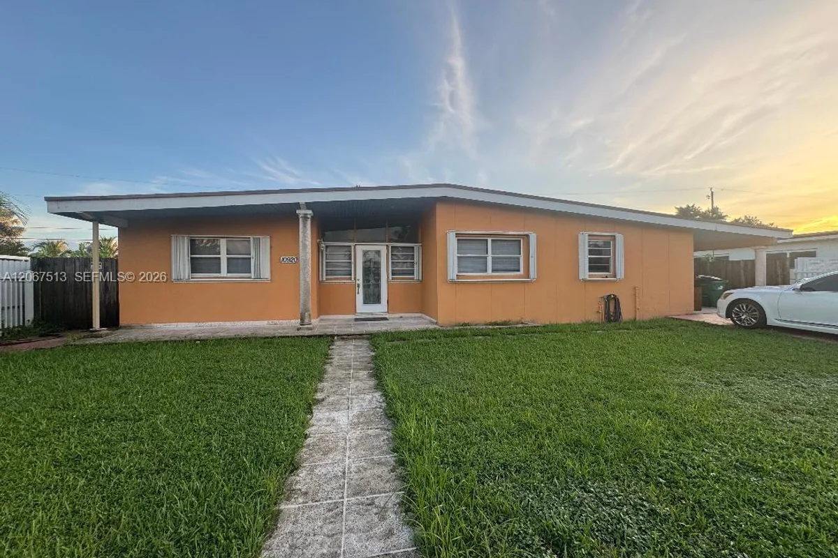10920 Westwood Lake Dr, Miami: photo 1 of 11