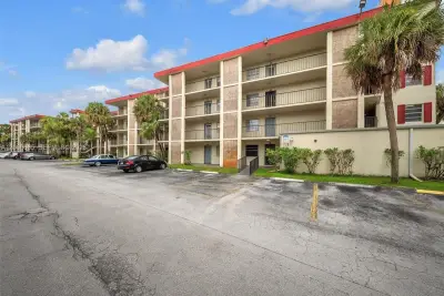 3070 NW 48th Ter #111, Lauderdale Lakes: photo 1 of 21