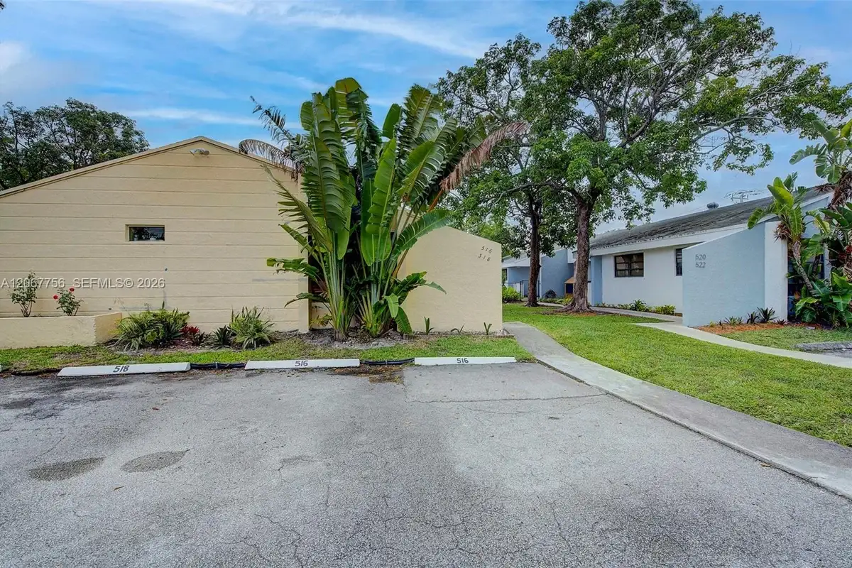 516 SW 14th Ct, Fort Lauderdale: photo 1 of 19