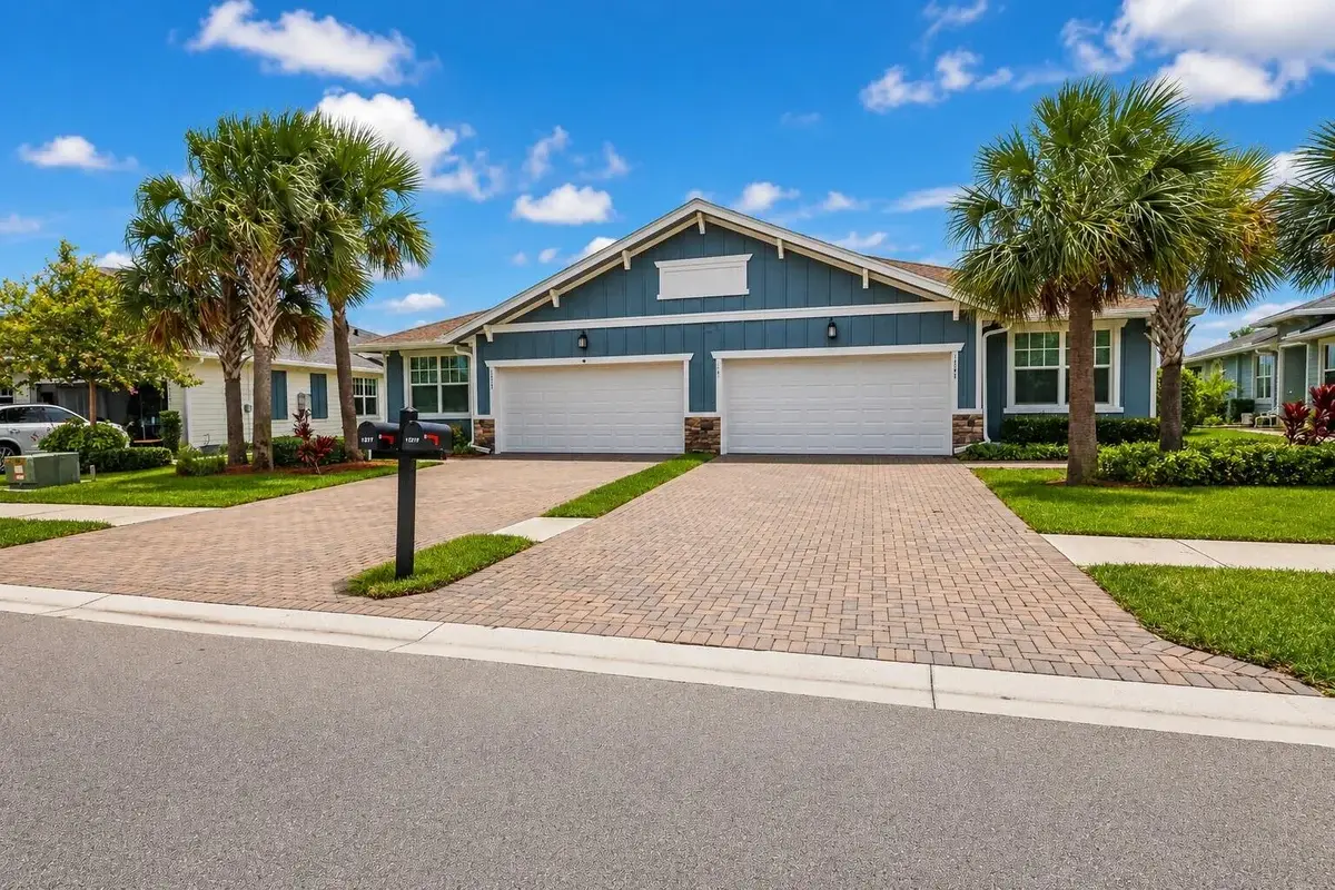 1217 Haywagon Trl, The Acreage: photo 1 of 42