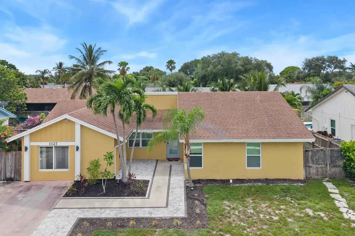 1127 NW 9th St, Boynton Beach: photo 1 of 53