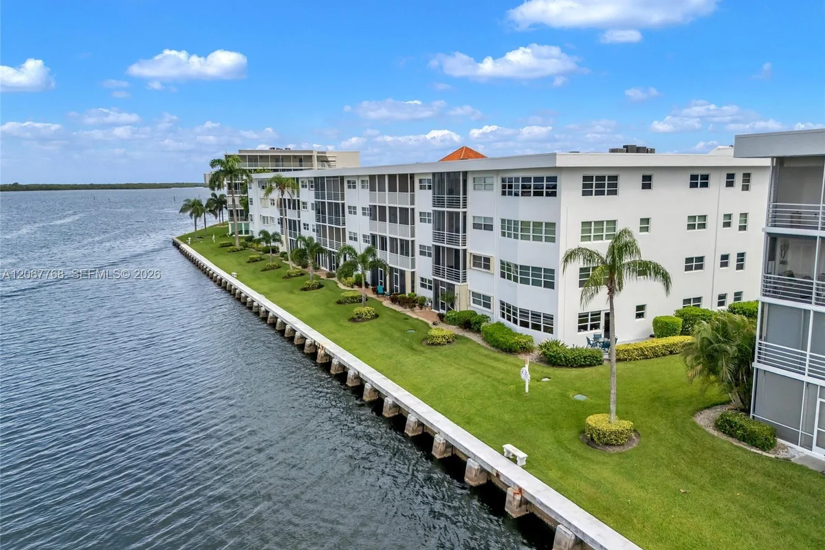 28 Yacht Club Dr #202, North Palm Beach: photo 1 of 49