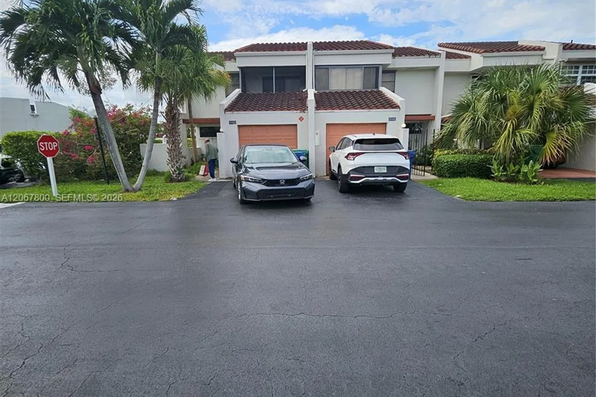 6593 Racquet Club Dr #139, Lauderhill: photo 1 of 2