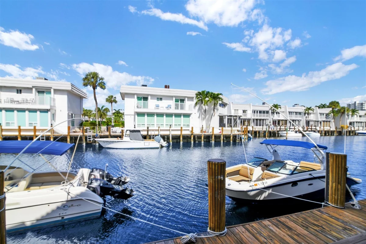 1035 Boca Cove Ln, Highland Beach: photo 1 of 57