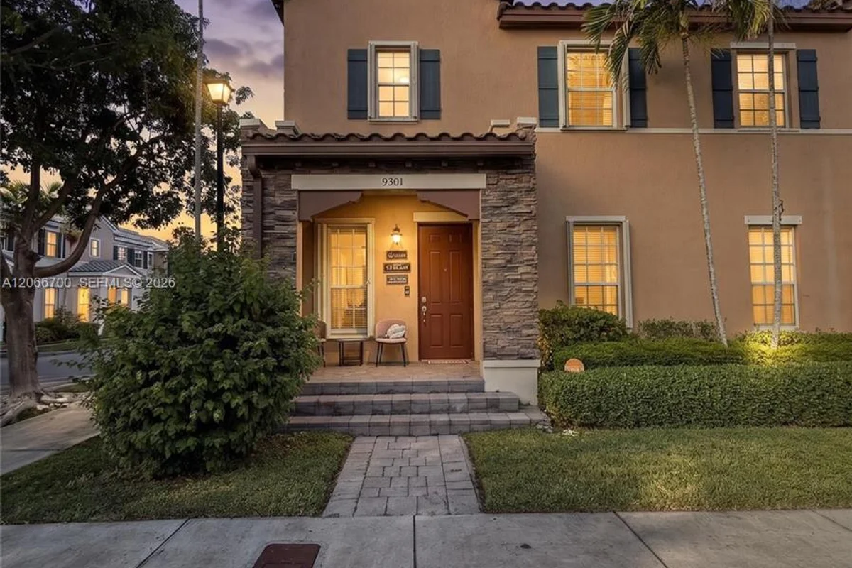 9301 SW 171st Ave, Miami: photo 1 of 36