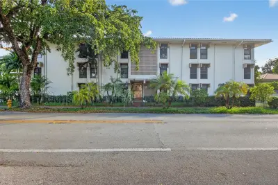 1600 S Le Jeune Rd #14, Coral Gables: photo 1 of 15