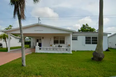 6875 NW 17th Ct, Margate: photo 1 of 15