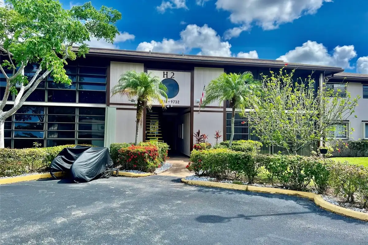 9718 S Belfort Cir #108, Tamarac: photo 1 of 19