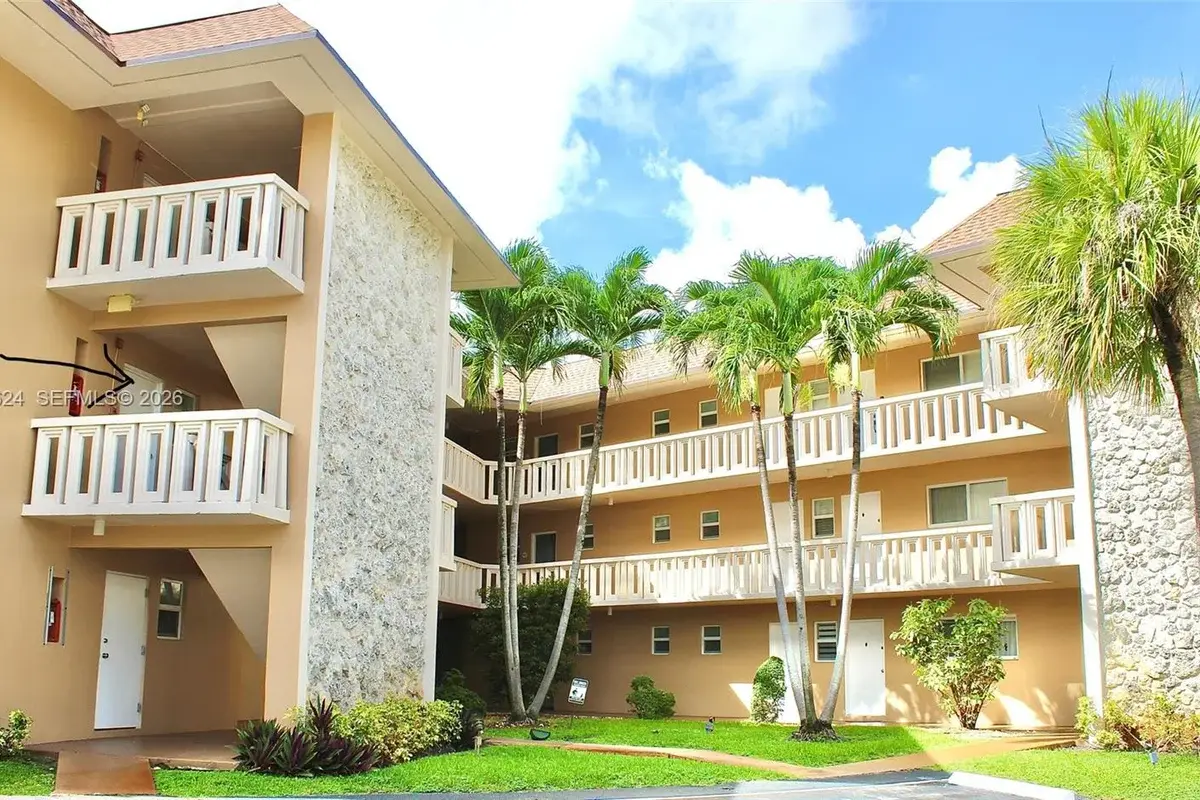7440 Miami Lakes Dr #F212, Miami Lakes: photo 1 of 40