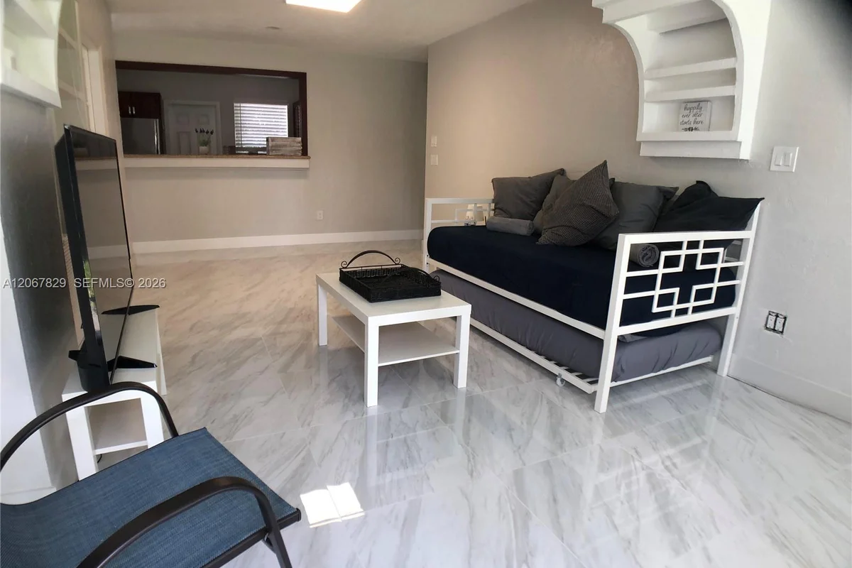 2111 Monroe Ter, Hollywood: photo 1 of 36