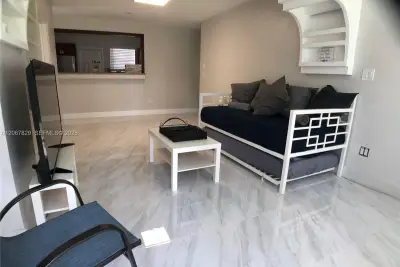2111 Monroe Ter, Hollywood: photo 1 of 36