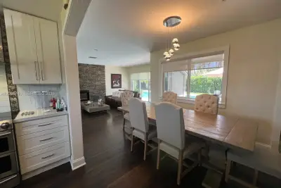 3460 Buchanan St, Hollywood: photo 1 of 24
