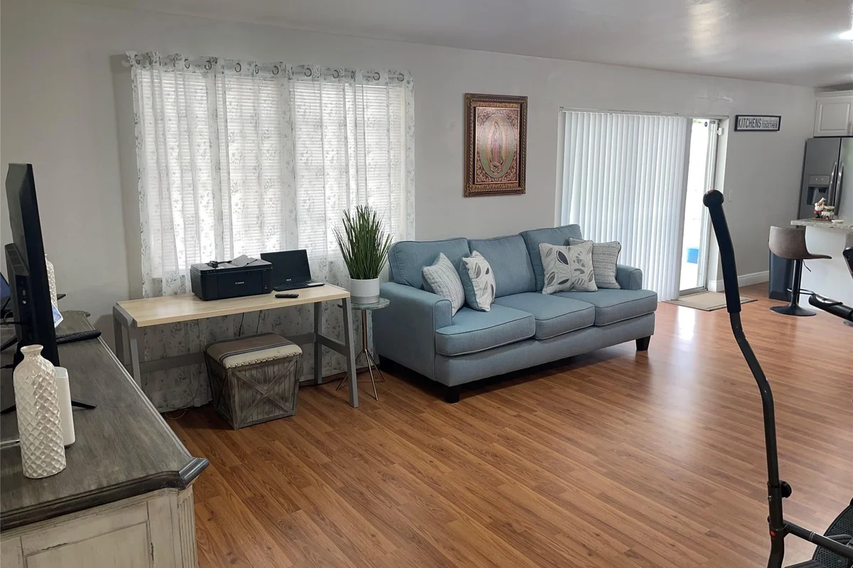 5813 NW 18th Ct, Margate: photo 1 of 63