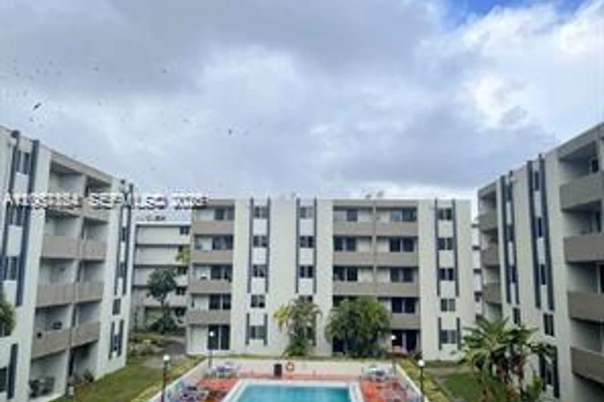 10000 NW 80th Ct #2337, Hialeah Gardens: photo 1 of 20