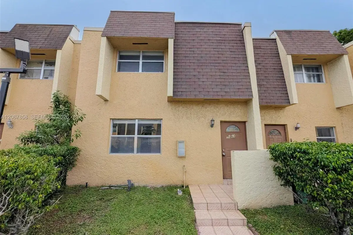 5664 Blueberry Ct #15, Lauderhill: photo 1 of 23