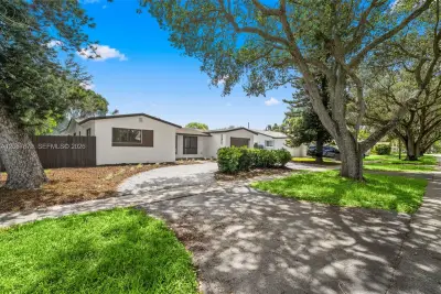 8978 SW 49th St, Cooper City: photo 1 of 34