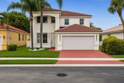 1800 NW 78th Ave, Pembroke Pines: photo 1 of 74