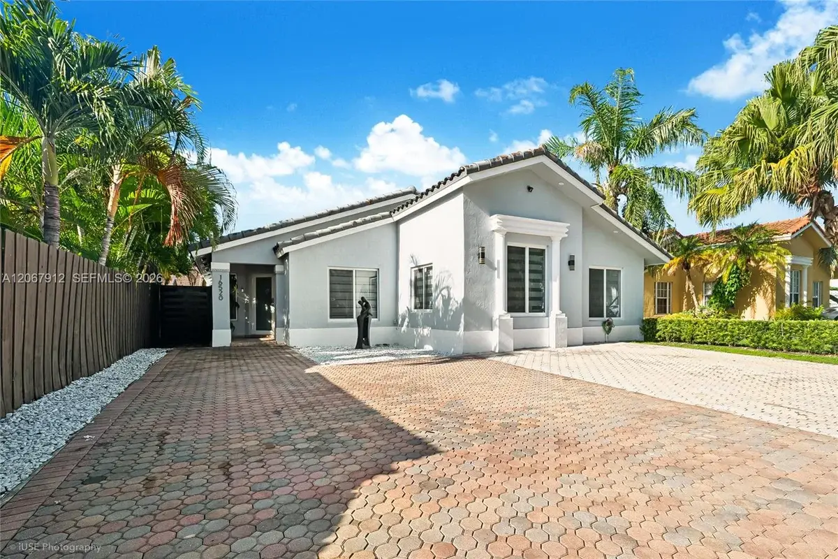 16520 SW 99th St, Miami: photo 1 of 17