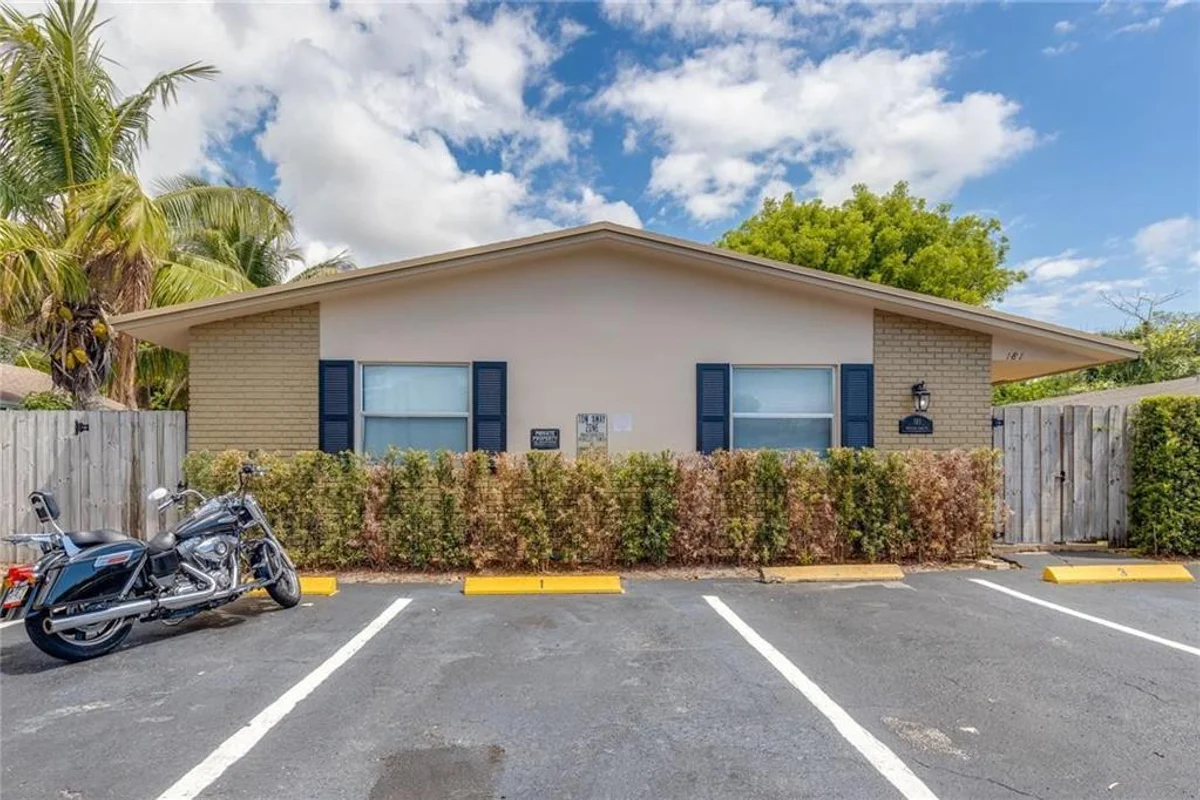 181 NW 42nd St #2, Oakland Park: photo 1 of 17