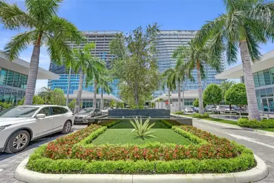 1170 E Hallandale Beach Blvd #1111, Hallandale Beach: photo 1 of 58