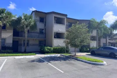 9957 Nob Hill Pl, Sunrise: photo 1 of 38