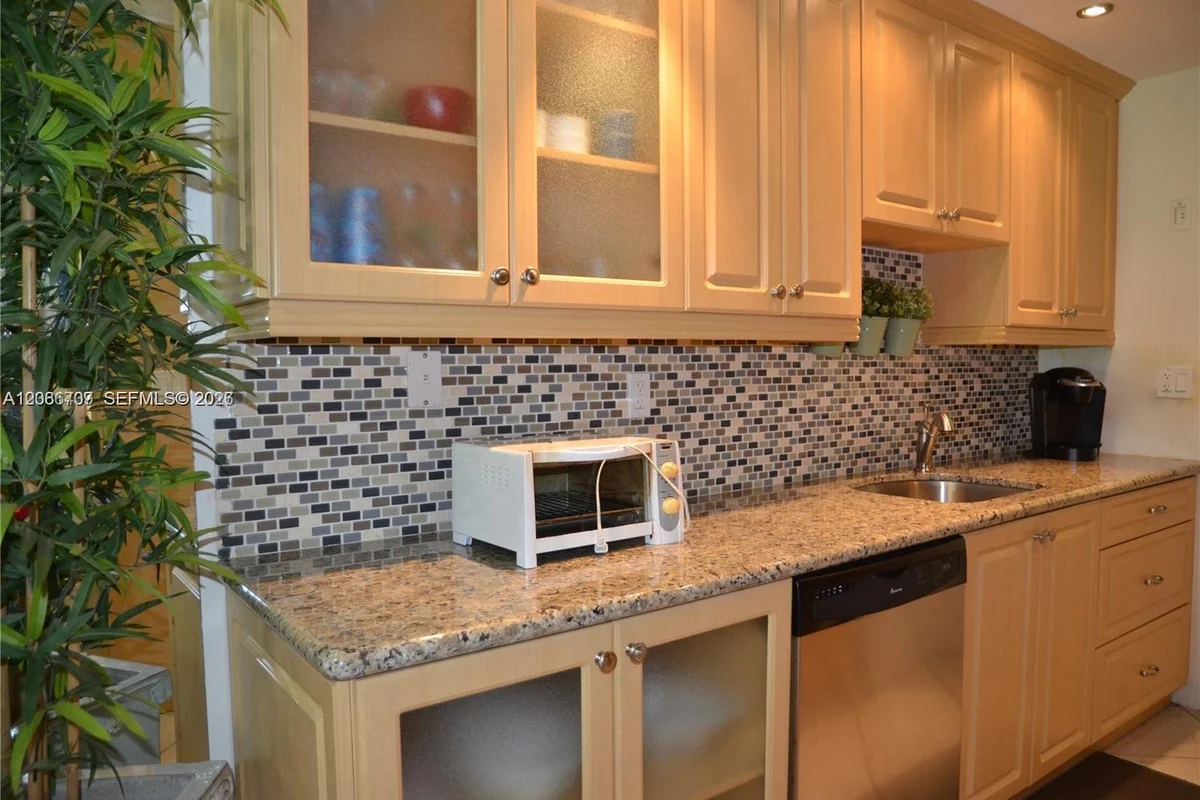 17050 NE 14th Ave #115, Miami: photo 1 of 26