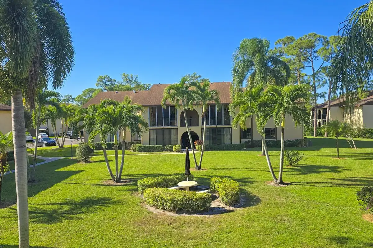 222 Pine Hov Cir #B-2, Lake Worth: photo 1 of 13