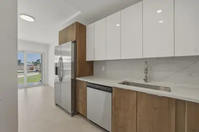 700 Pine Dr #105, Pompano Beach: photo 1 of 18