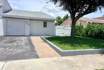 4835 NW 6th Ct, Delray Beach: photo 1 of 39
