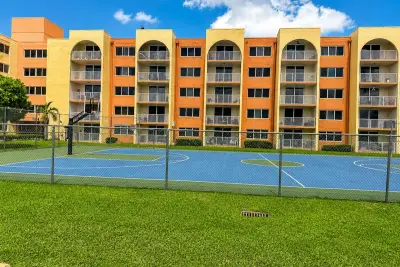 6980 NW 186th St #3-523A, Hialeah: photo 1 of 14