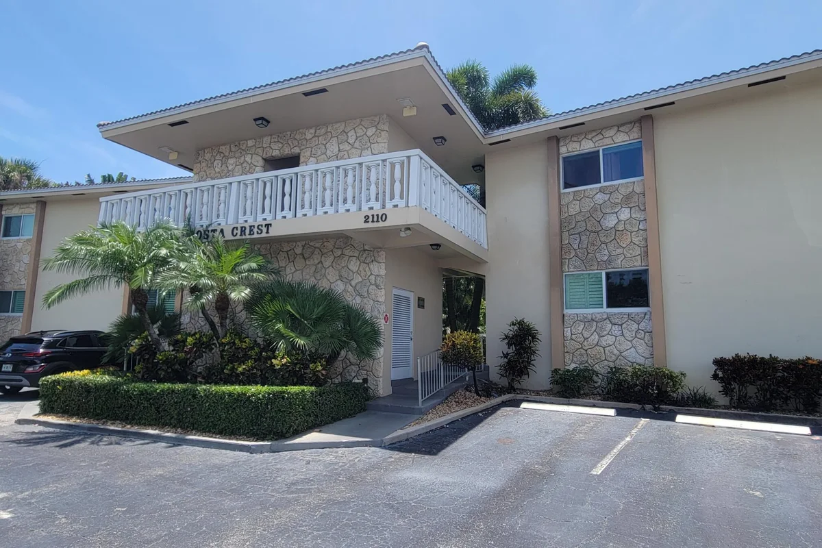 2110 NE 39th St #3B, Fort Lauderdale: photo 1 of 19