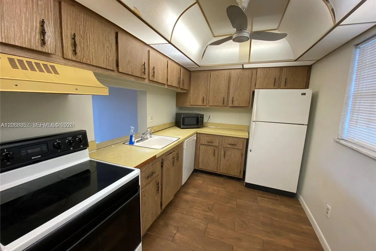 2800 NW 56th Ave #B304, Lauderhill: photo 1 of 11