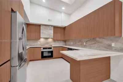 21240 Harbor Way #285-28, Aventura: photo 1 of 26