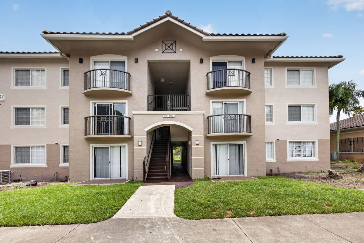 4151 N Haverhill Rd #1504, West Palm Beach: photo 1 of 32
