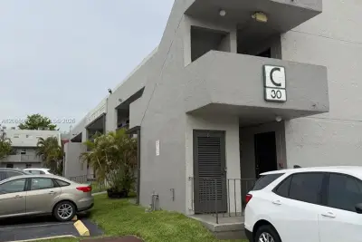 30 NW 87th Ave #C223, Miami: photo 1 of 14