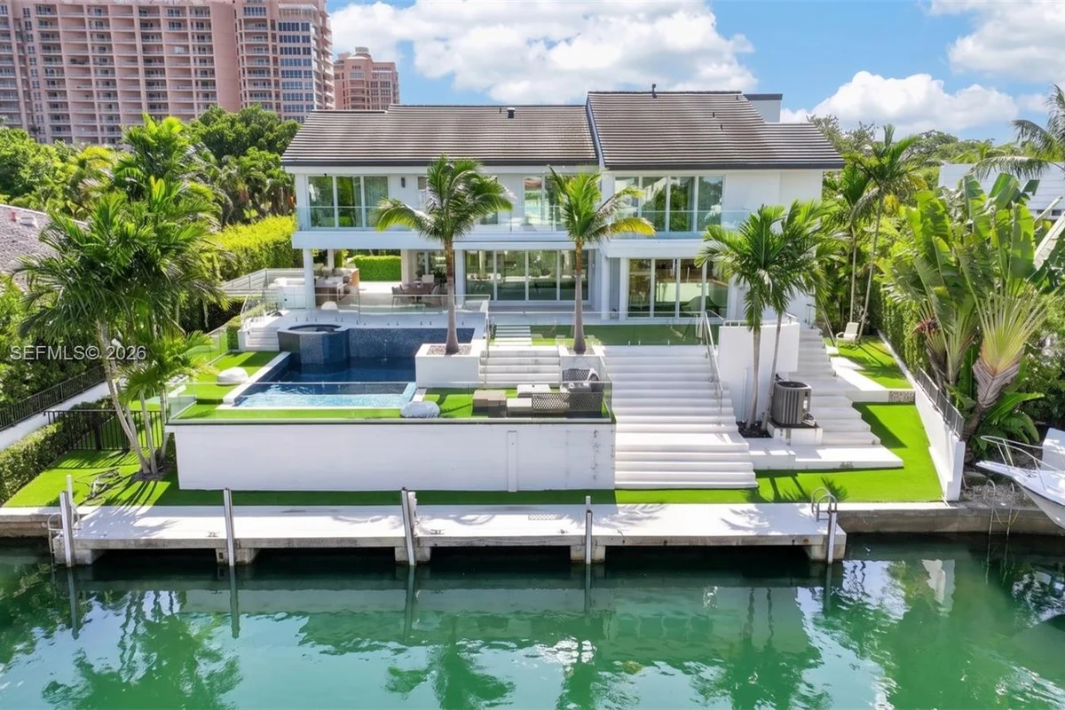6819 Sunrise Pl, Coral Gables: photo 1 of 53
