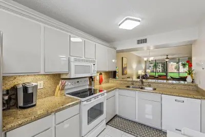 5718 Coral Lake Dr #206, Margate: photo 1 of 31