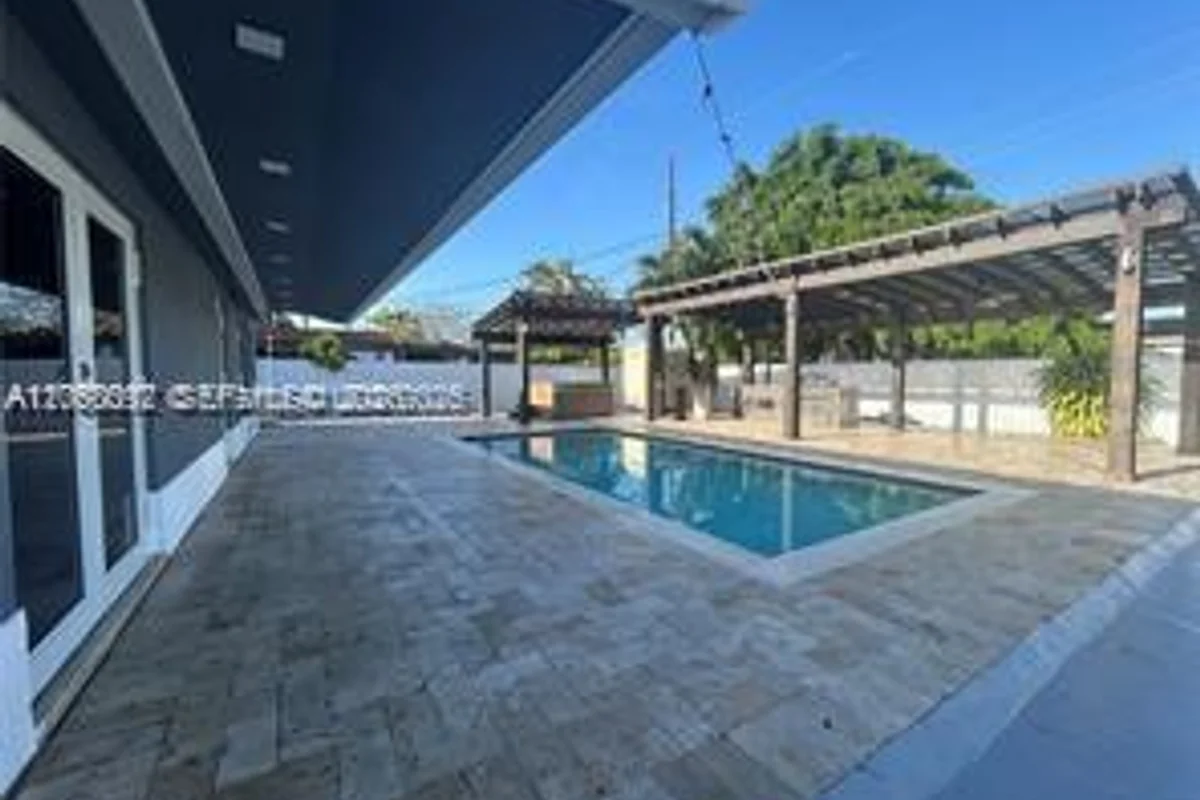 6202 SW 107th Ave, Miami: photo 1 of 22