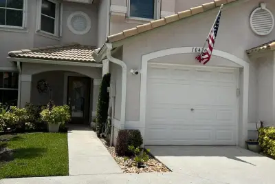 10470 Pelican Dr, Wellington: photo 1 of 32