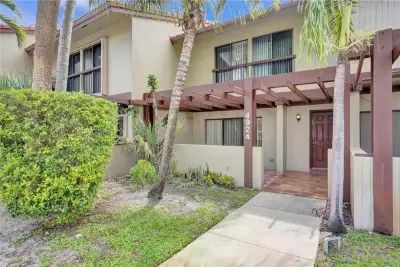 4924 Sheridan St, Hollywood: photo 1 of 35