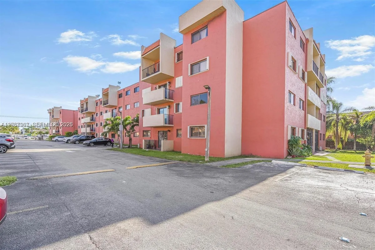 8095 NW 8th St #215, Miami: photo 1 of 18