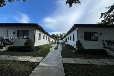 2121 SW 14th Ter #5, Miami: photo 1 of 13