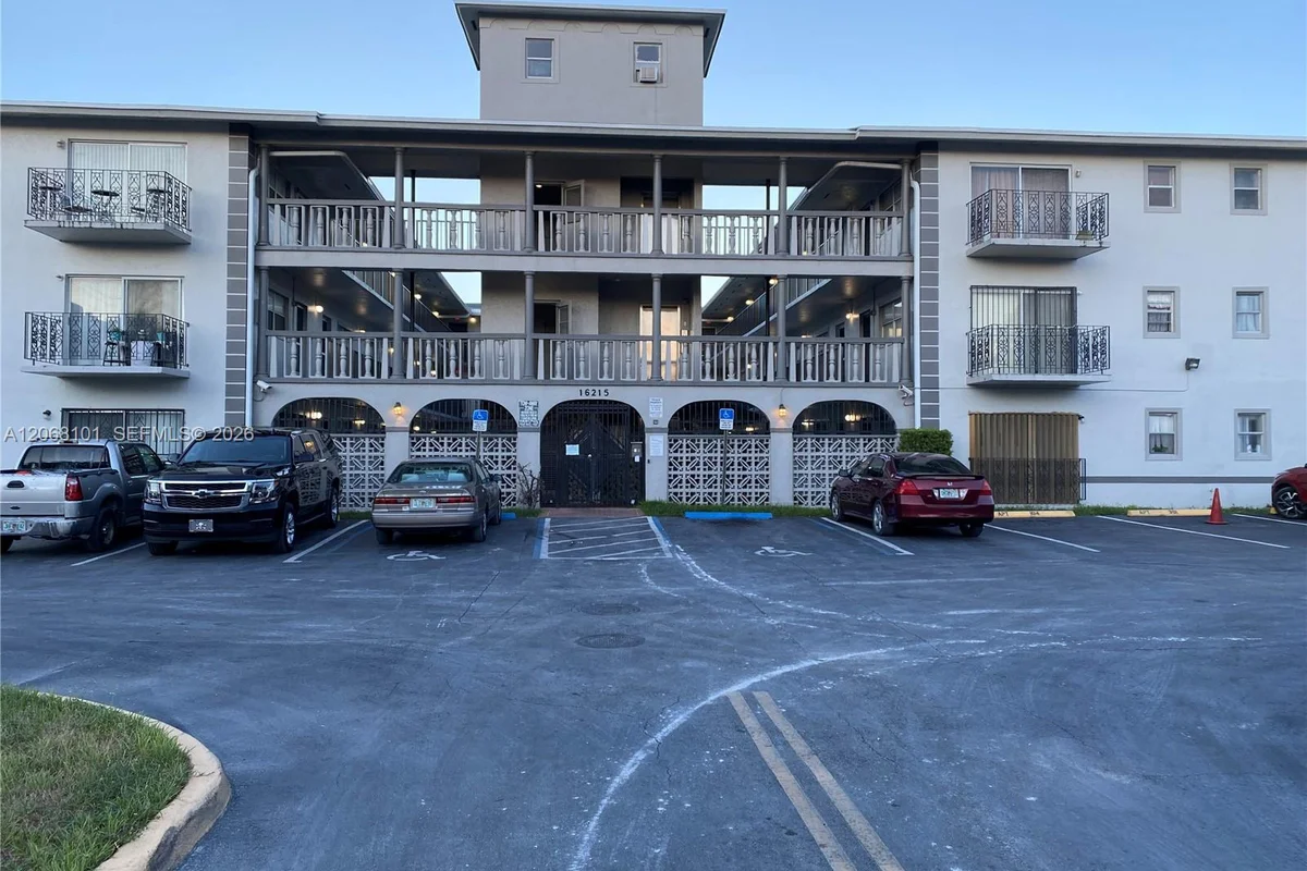 Condo in North Miami Beach: photo 1 of 16