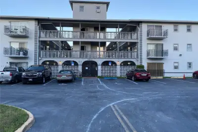 Condo in North Miami Beach: photo 1 of 16