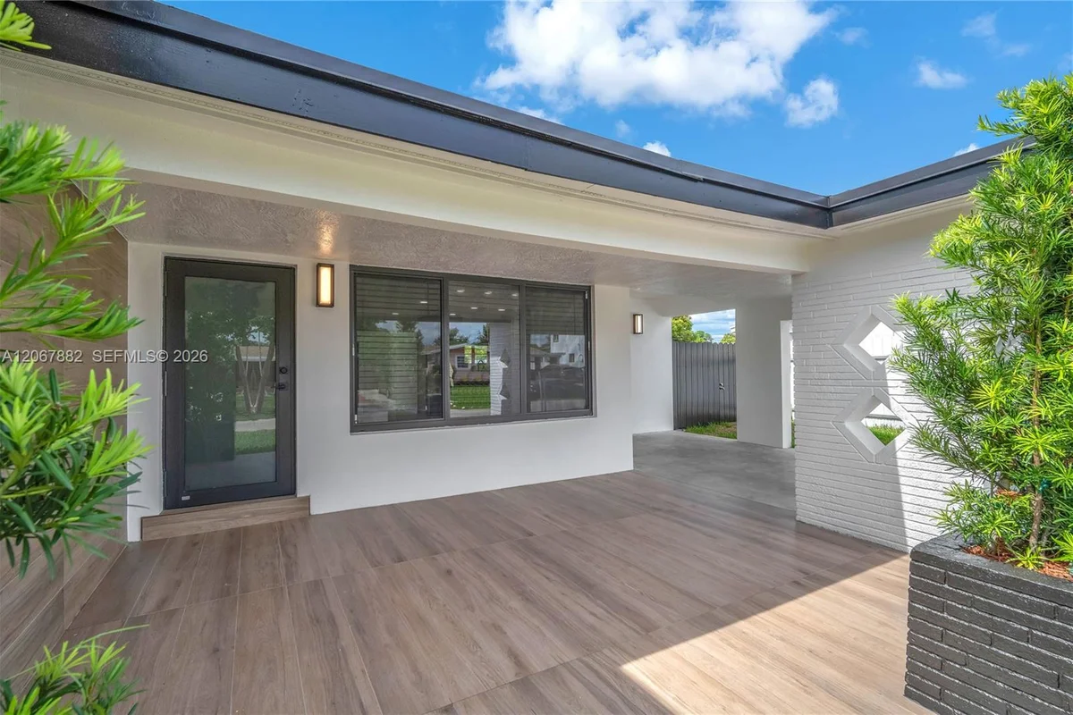 2840 SW 5th St, Fort Lauderdale: photo 1 of 41